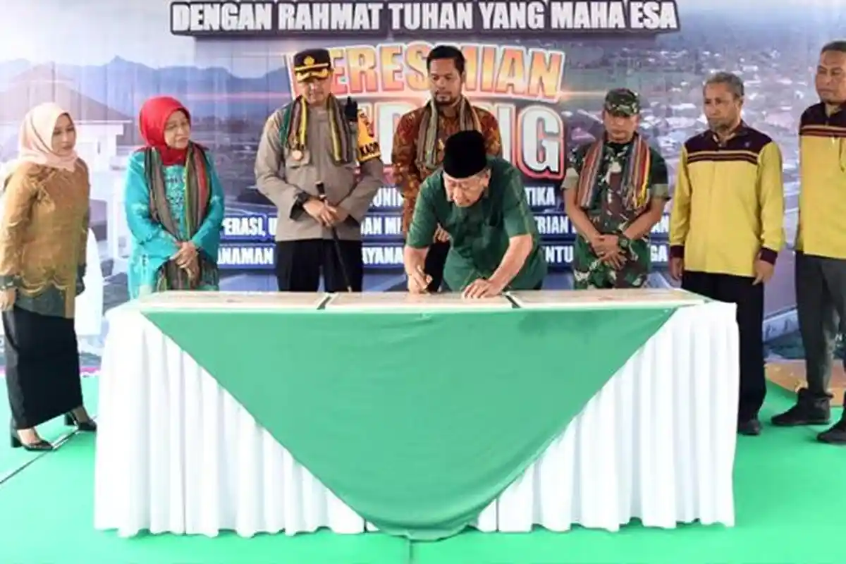 Bupati KLU Djohan Sjamsu Resmikan 3 Kantor Baru OPD