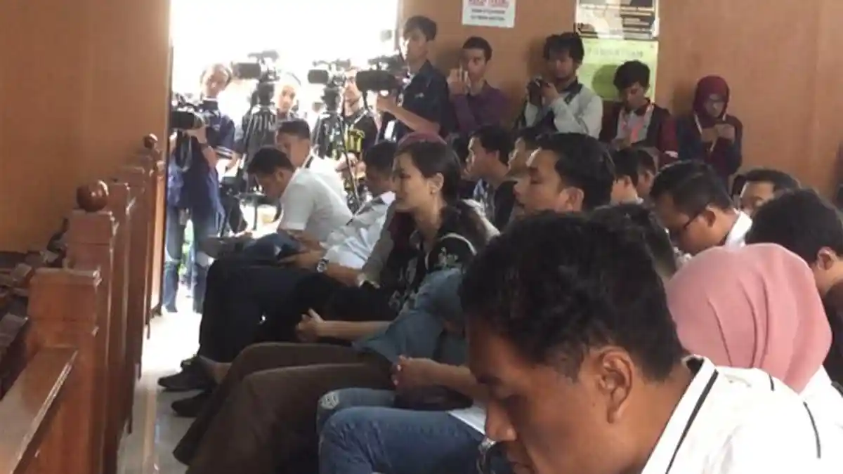 Ini yang Dilakukan Atiqah Hasiholan Selama Sidang Ratna Sarumpaet Berlangsung