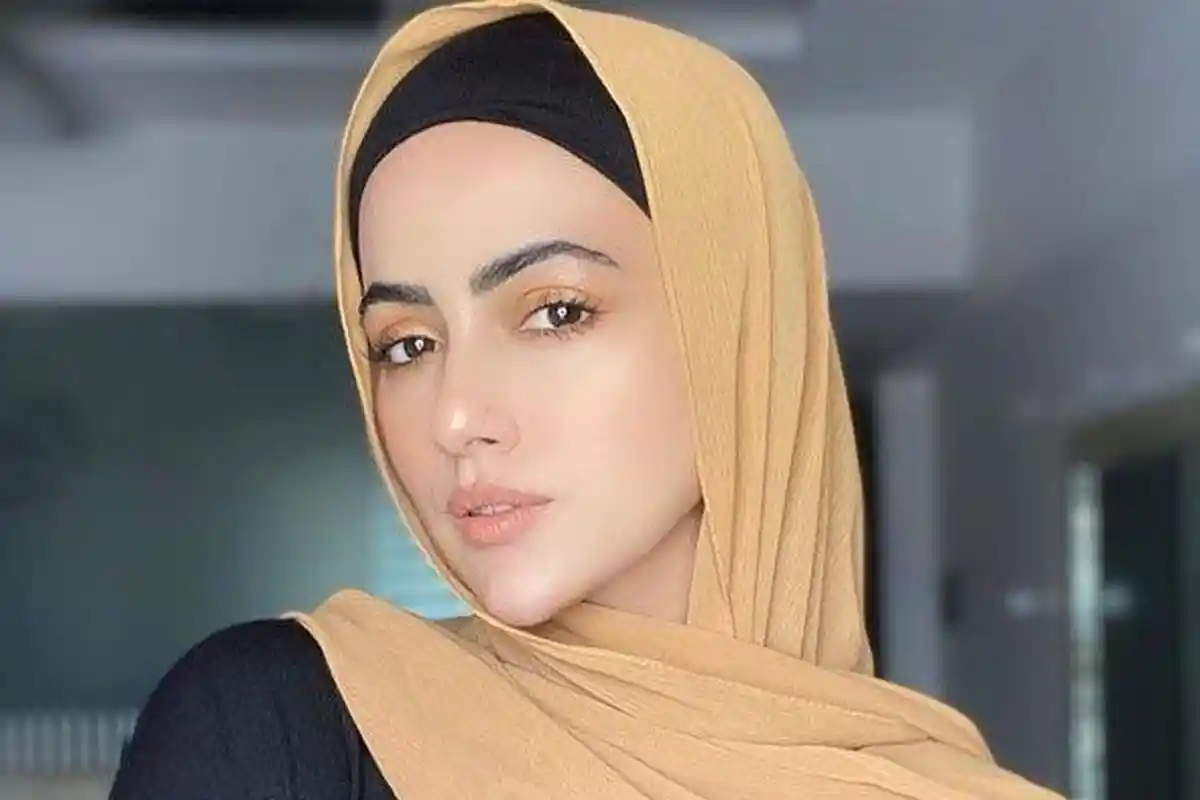 Sana Khan Aktris Bollywood Mantab Berhijrah, Minta Doakan Taubatnya Diterima