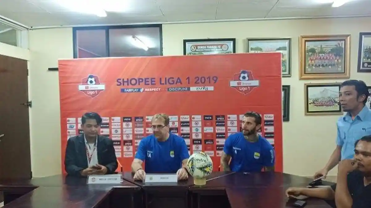 Robert Alberts Bela Bojan Malisic Terkait Kekalahan Persib Bandung 1-3 dari PSM Makassar