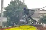 Bukan Ikon Eksklusif Persib, Eko Maung Ungkap Sejarah Monumen Sepak Bola Jalan Lembong Bandung