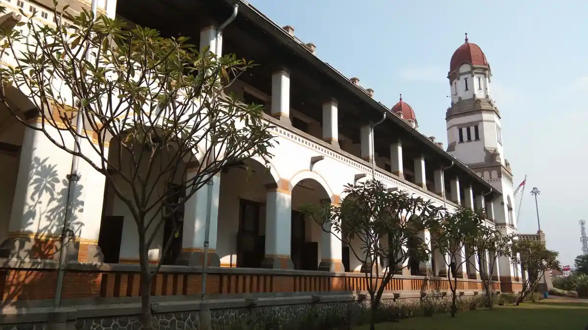 Wisata Sejarah Lawang Sewu: Dibangun Tahun 1904 Sebagai Kantor Pusat Kereta Api