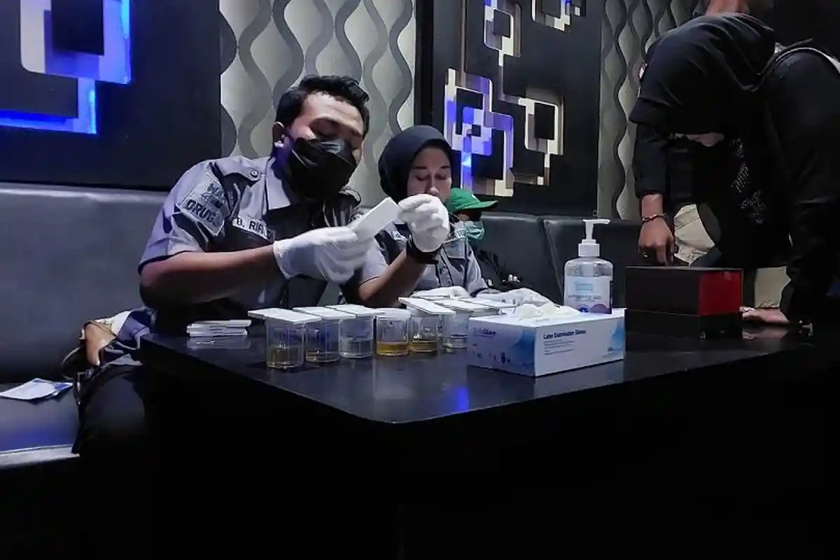 Razia Narkoba di Tempat Karaoke Tegal, Satu Tamu Positif Konsumsi Obat-obatan