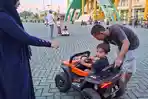 Akhir Pekan, Wahana Mobil Mini di Halaman Perpustakaan Tapin Jadi Pilihan Orangtua Ajak Anak Bermain