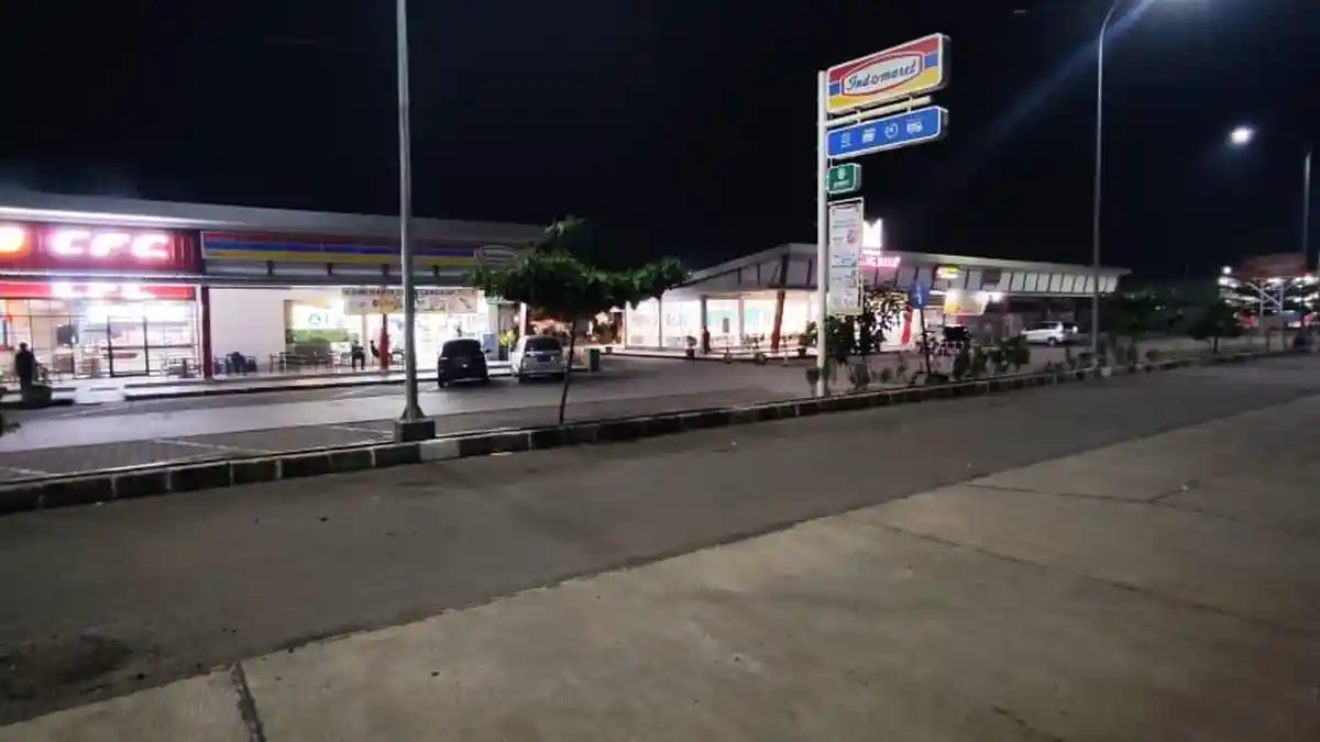 Larangan Mudik Resmi Berlaku, Rest Area Tol Palikanci KM 228 Sepi