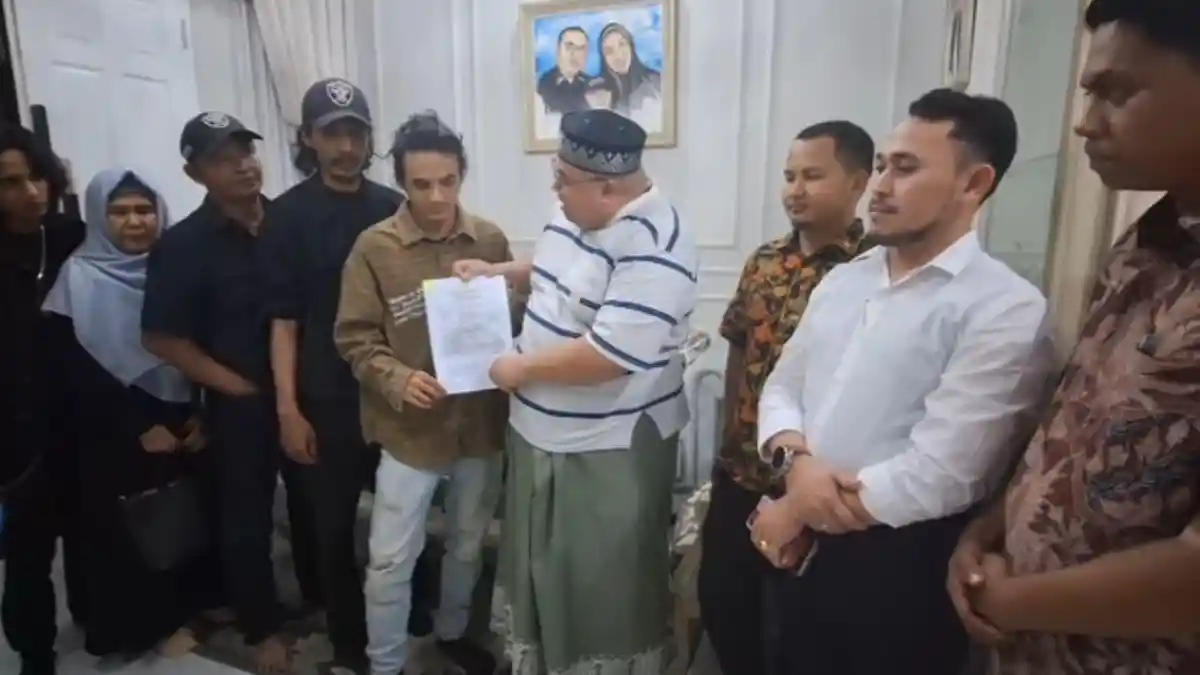 Momen Vadel Badjideh, Orangtua, dan 2 Kakaknya Datangi Razman Nasution, Malam Usai Lolly Dijemput