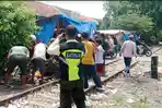 Suasana-di-lokasi-tabrakan-antara-Betor-dan-kereta-api_Medan-Belawan_.jpg