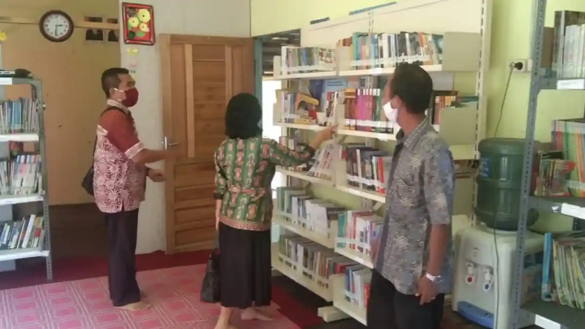 Disarpustaka Kapuas Lakukan Pembinaan di Perpustakaan Bajenta Desa Pulau Telo