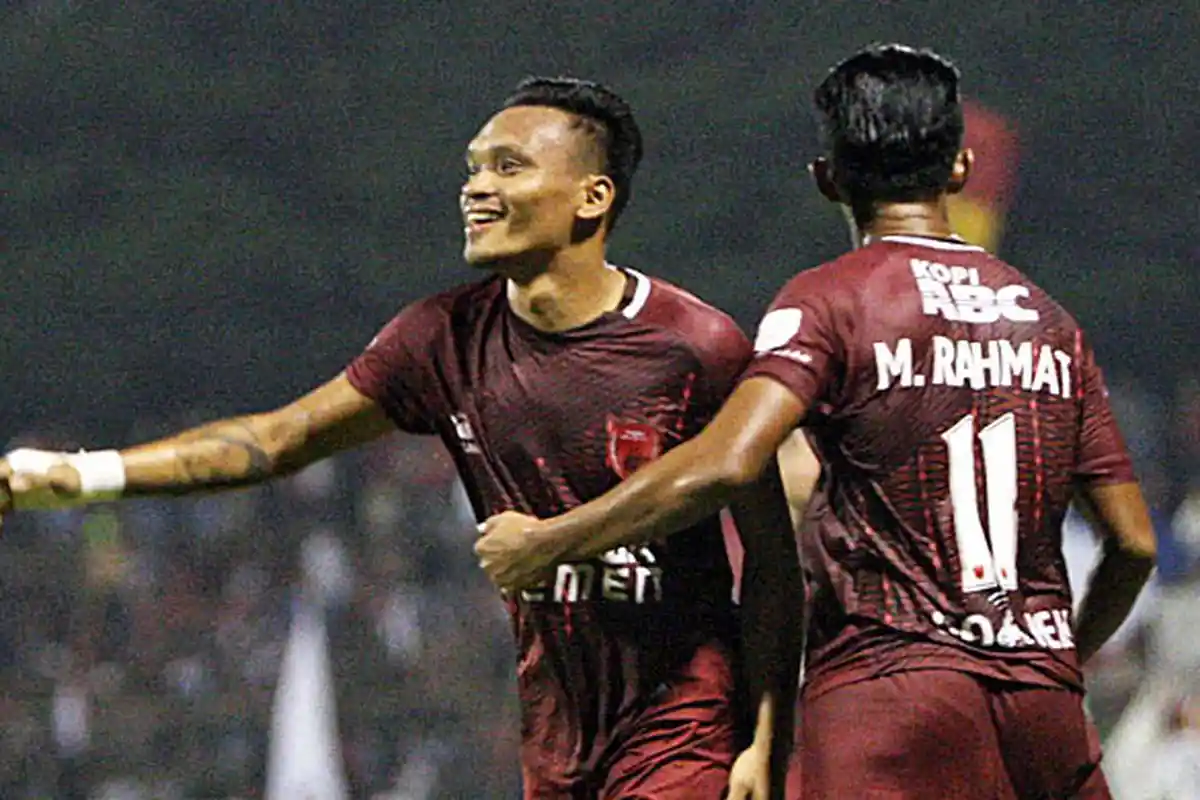 Ferdinand Sinaga Berpeluang Kembali ke PSM, Robert Sisakan 1 Kuota. Ini Tanda Lainnya