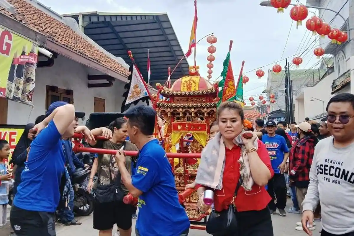 Warga Antusias Saksikan Kirab Gotong Toa Pe Kong di Kota Tegal