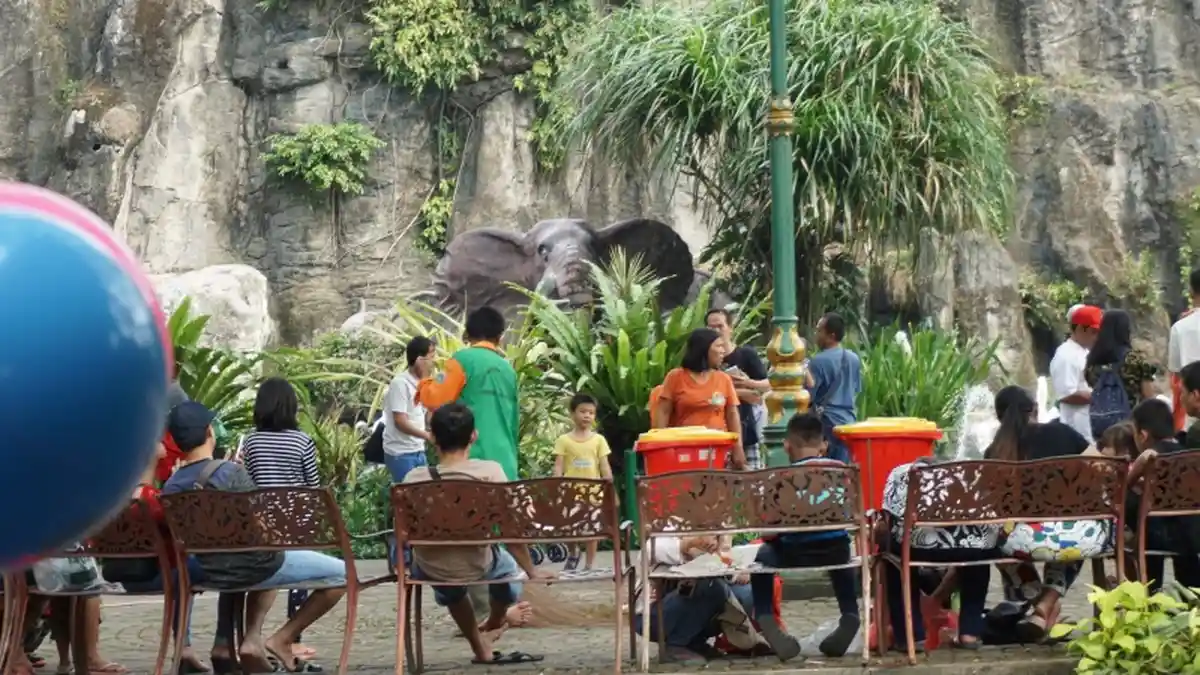 Lebaran Pertama, Kebun Binatang Ragunan Ramai Pengunjung