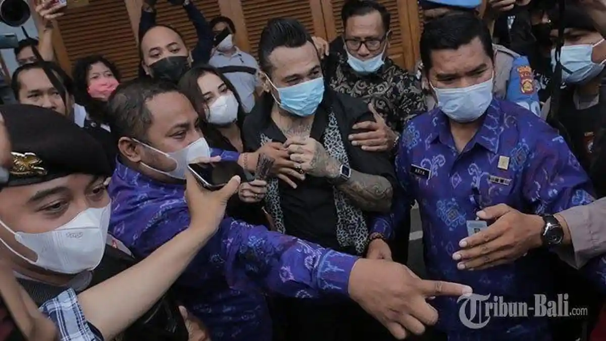 Hirup Udara Bebas, Jerinx SID Langsung Gelar Upacara Melukat atau Pembersihan Diri