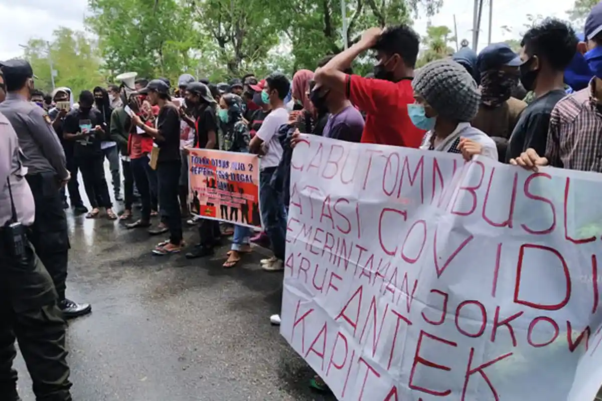 Setelah Satu Jam Berorasi Massa Bubarkan Diri Secara Tertib