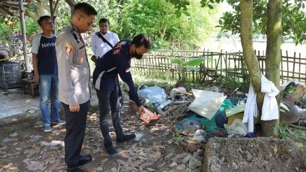 KASUS Anak Bunuh Ayah Kandung Terungkap Usai 2 Bulan, Mayat Ditemukan Terkubur di Perkarangan Rumah