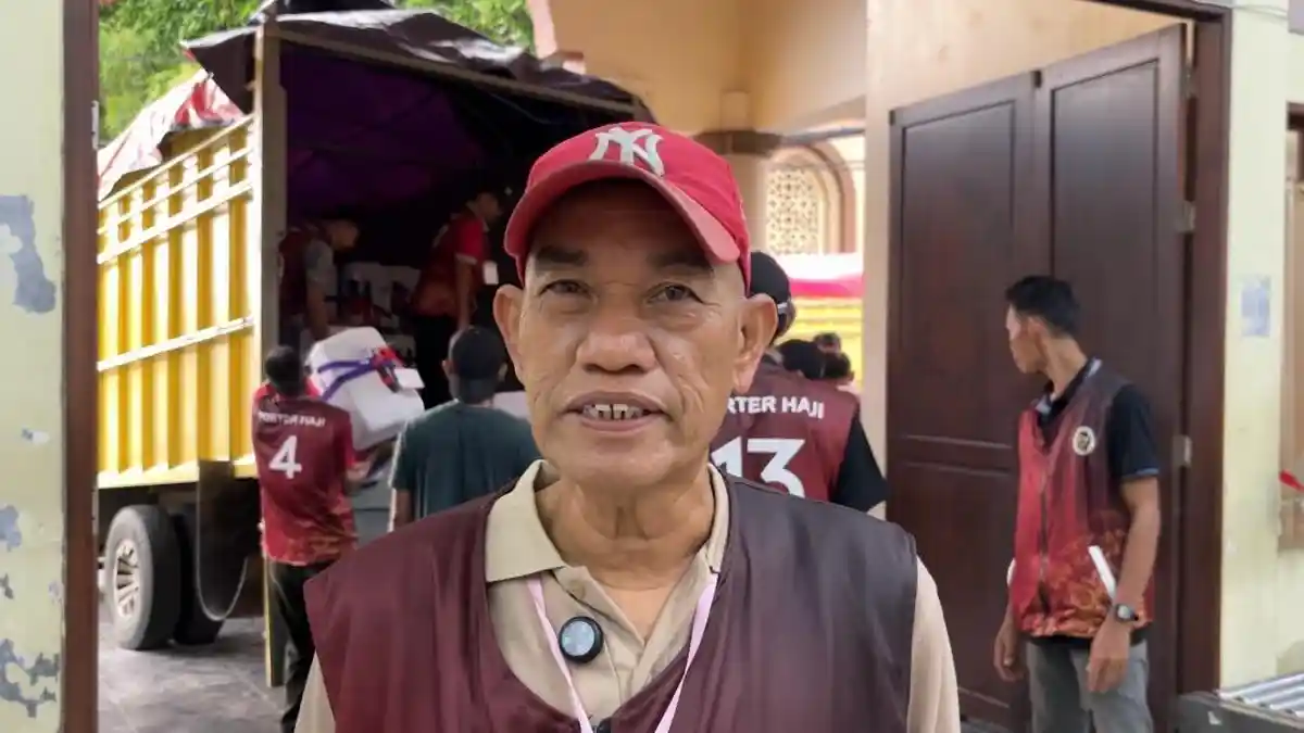 Mannang dan Ribuan Koper Jamaah, Setia 34 Tahun di Embarkasi Makassar
