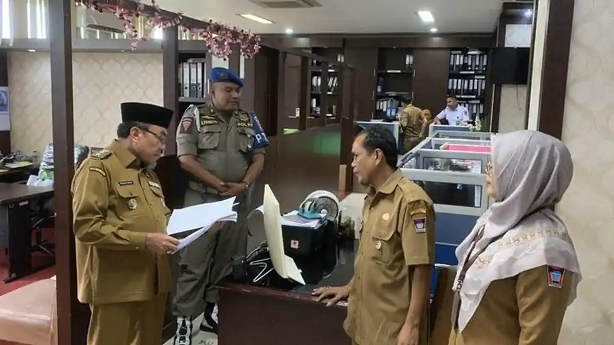 Wawako Maigus Nasir Sidak Kehadiran ASN Pemko Padang, Cek Kedisiplinan Para Pegawai