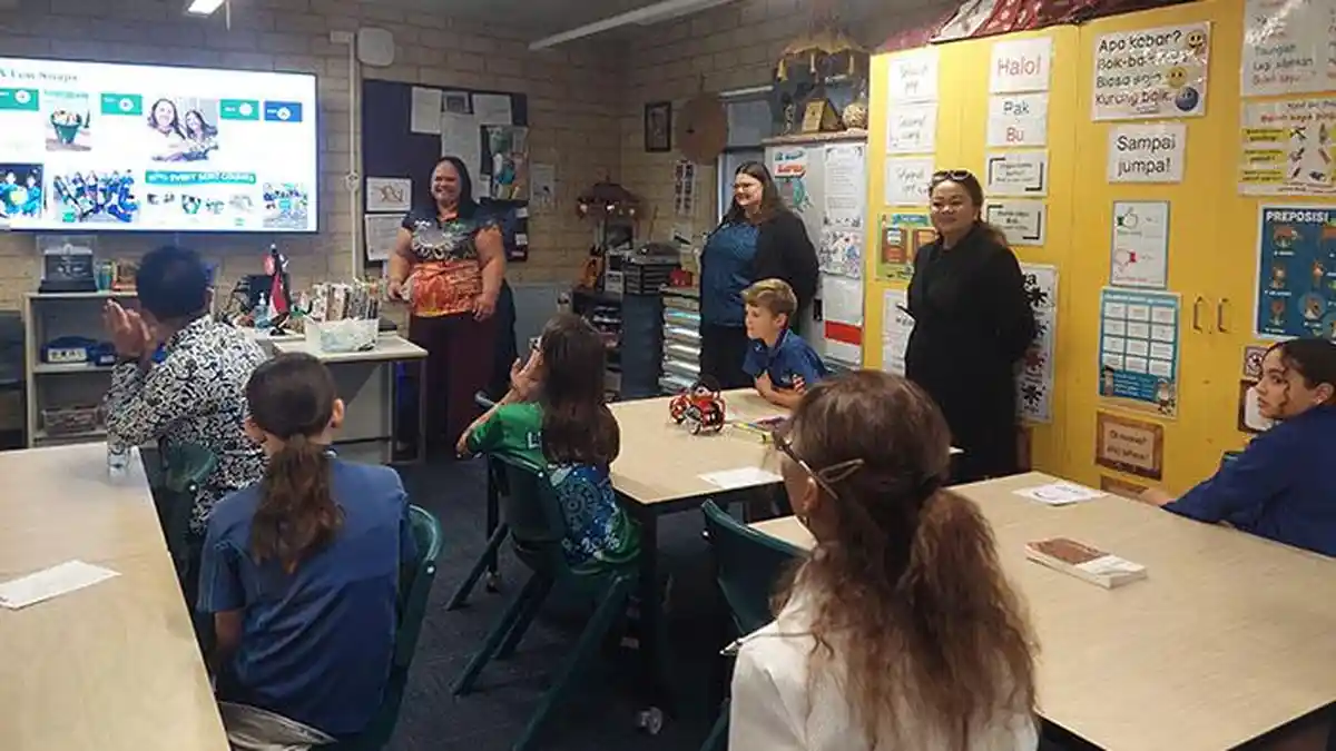Australia Batasi Medsos, Mahasiswa Justru Incar Pacar Kutu Buku dan HP Jadul