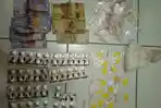 barang-bukti-yang-diamankan-polsek-talun-cirebon-dari-dua-pengedar-obat-terlarang_20180120_160558.jpg