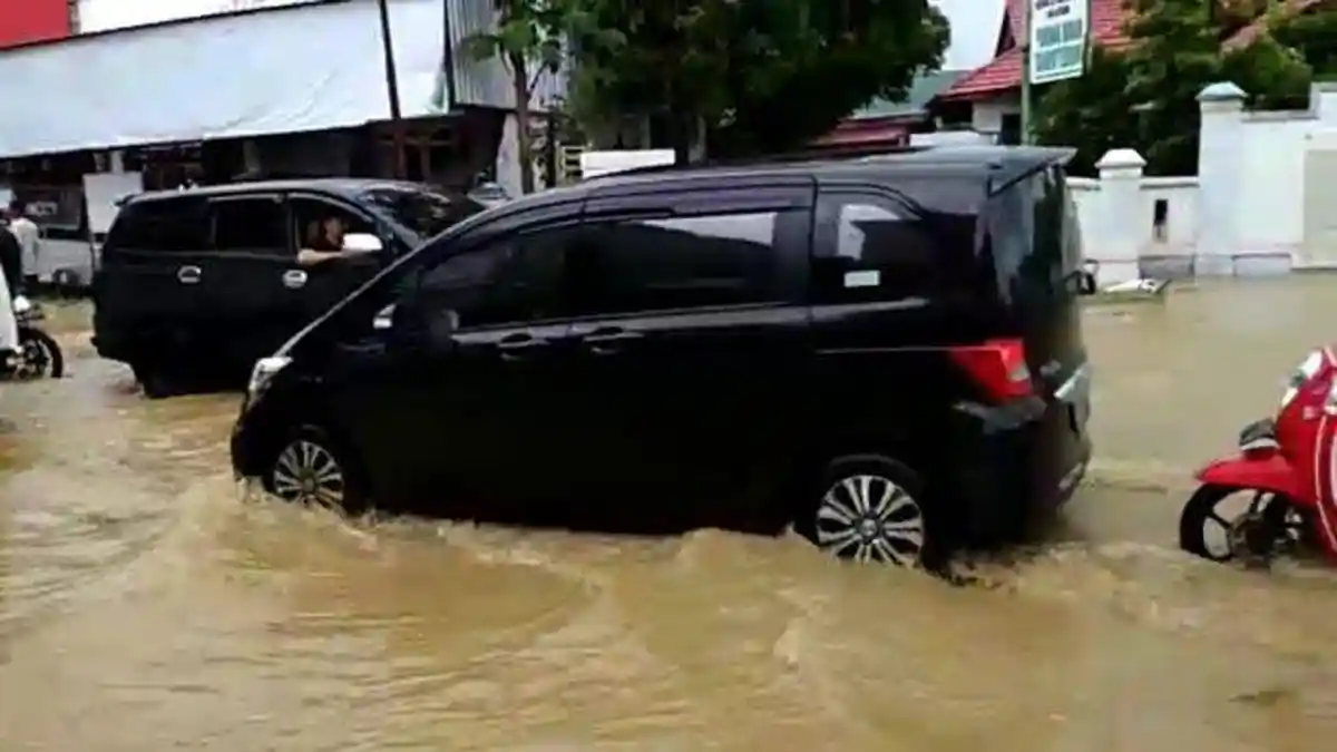 Jalan Poros Makassar - Sidrap Banjir, Ini Jalur Alternatif dari Arah Wajo