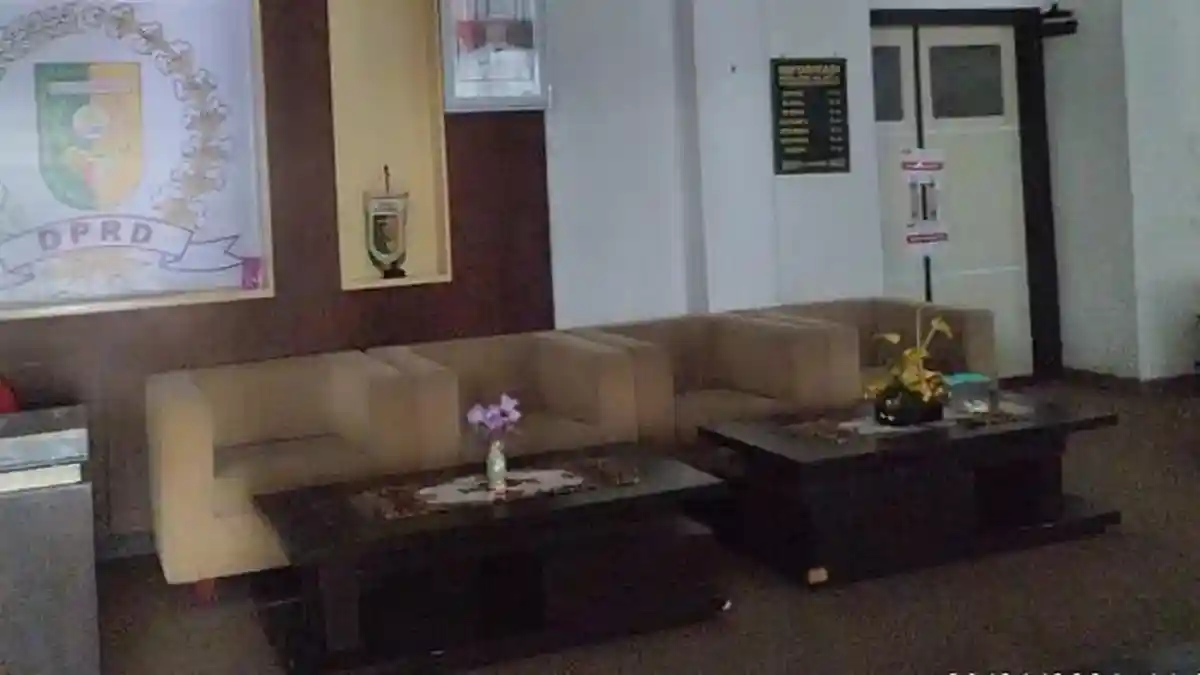 Ruang Ketua DPRD Kuansing Disegel KPK, Ini Profil Juprizal - Tribunnews.com
