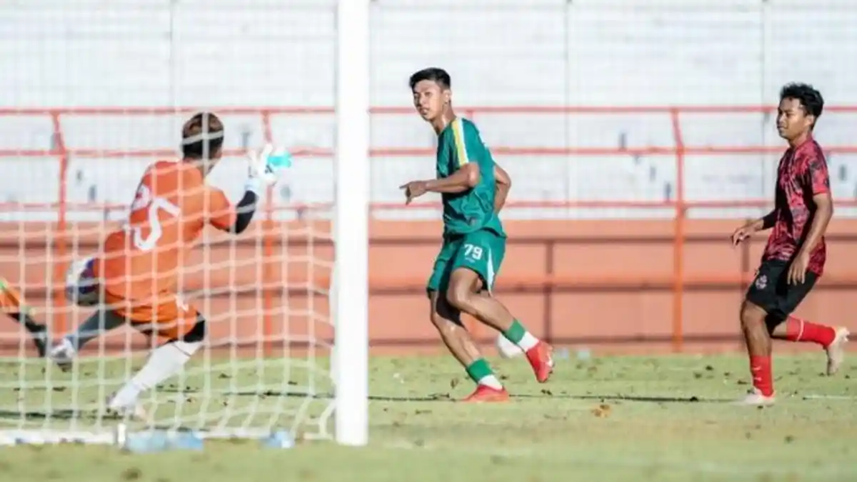 Malik Risaldi Cetak Gol di Laga Uji Coba, Pelatih Persebaya Paul Munster Merespons