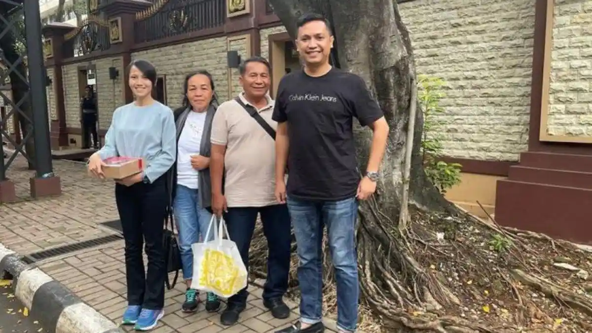 Perayaan Natal Ala Bharada E di Rutan Bareskrim, Tunangan dan Orangtua Datang Bawa Makanan Kesukaan