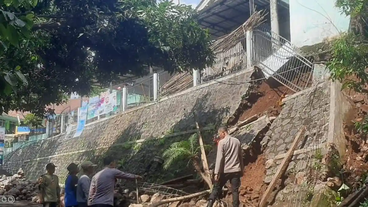 Plengsengan Longsor, Warga Desa Baderan Situbondo Tewas Tertimbun