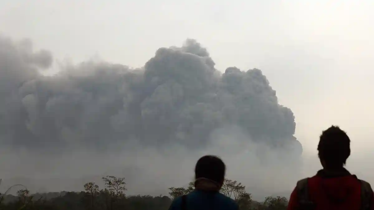 Gunung Kelud Kembali Meletus dan Sebarkan Hawa Panas