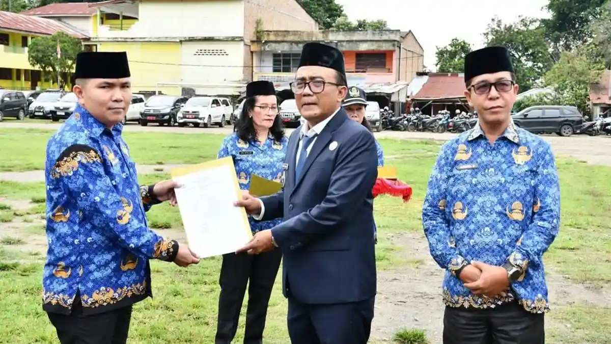 Pemkab Samosir Peringati Hari Sumpah ke-98, Wabup Serahkan 781 SK PPPK ...