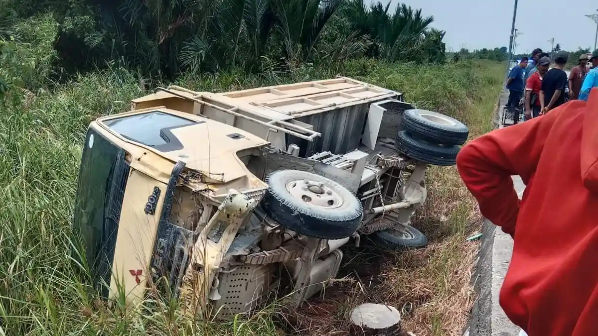 Kecelakaan di Karimun Motor vs Truk Buat Marlina Terluka Parah, Polisi Olah TKP