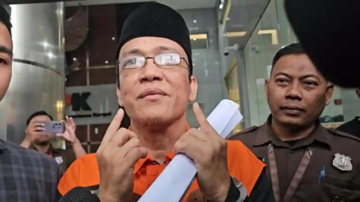 Tampang Beda Immanuel Ebenezer Pakai Peci Hitam Jadi Sorotan, Alasannya Lebih Enak Lebih Keren