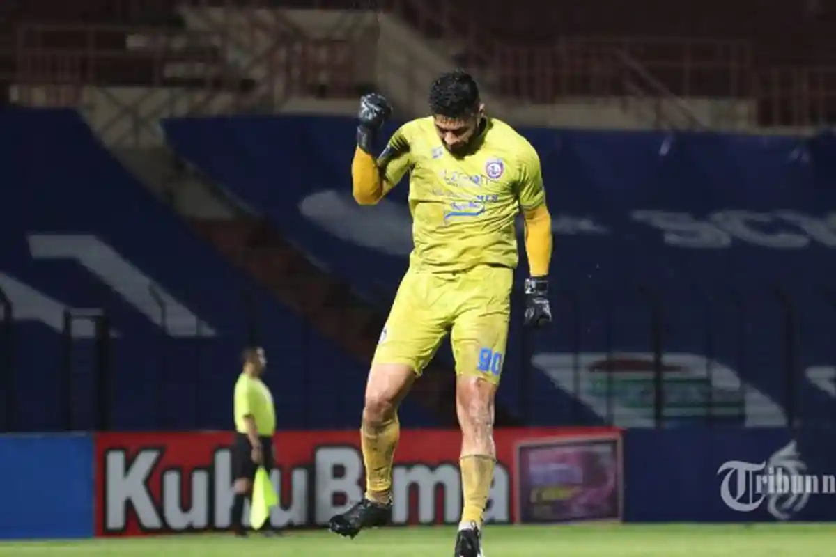 Gawang Arema FC tak Lagi Angker, Kiper Singo Edan Adilson Maringa Disorot, Tren Clean Sheet Memudar