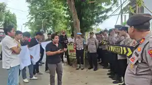 DESAK-PENETAPAN-TERSANGKA-Aktivis-mahasiswa-dari-FMPK-untuk-rasa.jpg