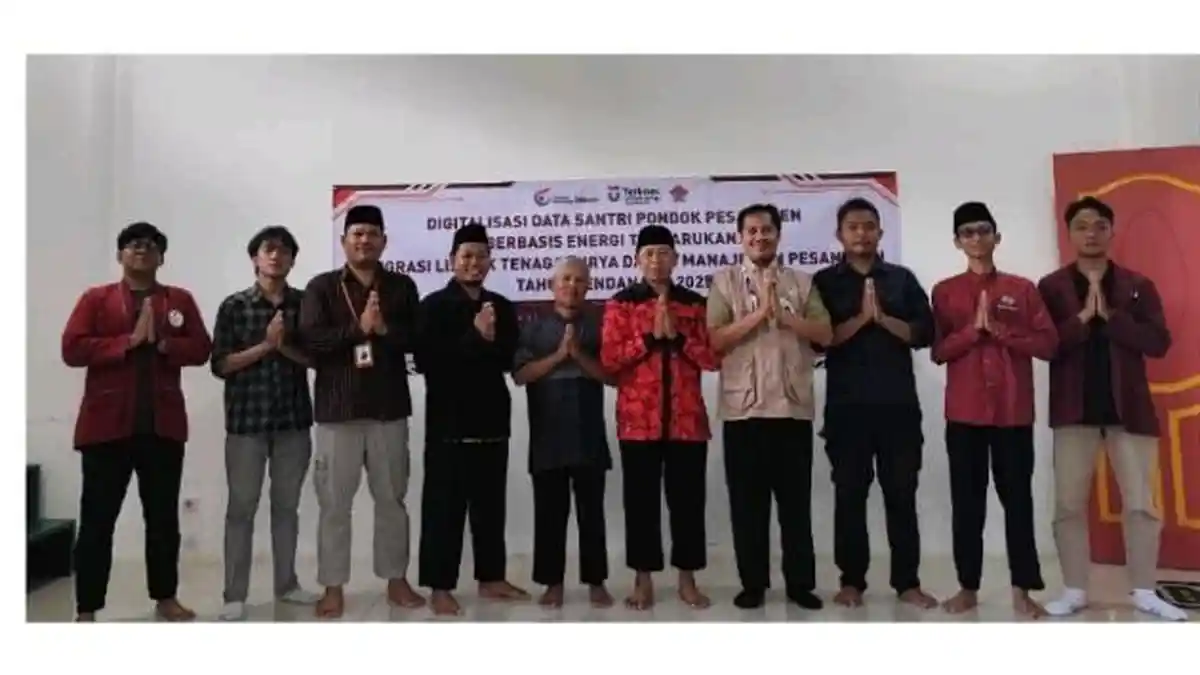 Tel-U Purwokerto Dorong Pesantren Mandiri lewat Digitalisasi Data Santri Berbasis Energi Surya