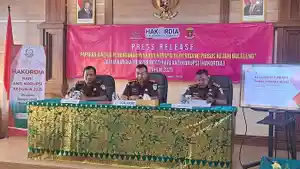 Kejari-Buleleng-saat-memaparkan-kasus-korupsi-123.jpg
