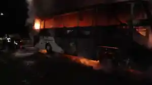 suasana-evakuasi-bus-terbakar-di-tol-jagorawi-1.jpg