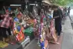 Pedagang Parsel Jalan Barito Penjualannya Meningkat
