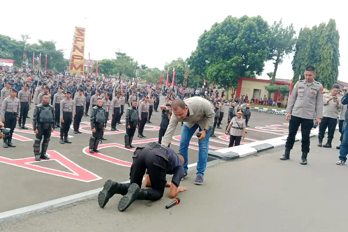 Kisah Ivon, Anak Yatim Piatu Dilantik Jadi Bintara Polri di SPN Lido, Sujud di Kaki Sang Kakak