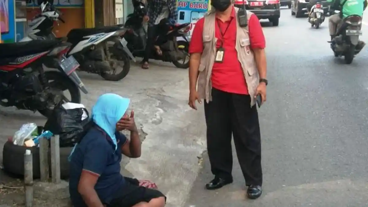 Perempuan ODGJ, Ngamuk Rusak Tanaman Kota Hingga Muat Satu Pikap
