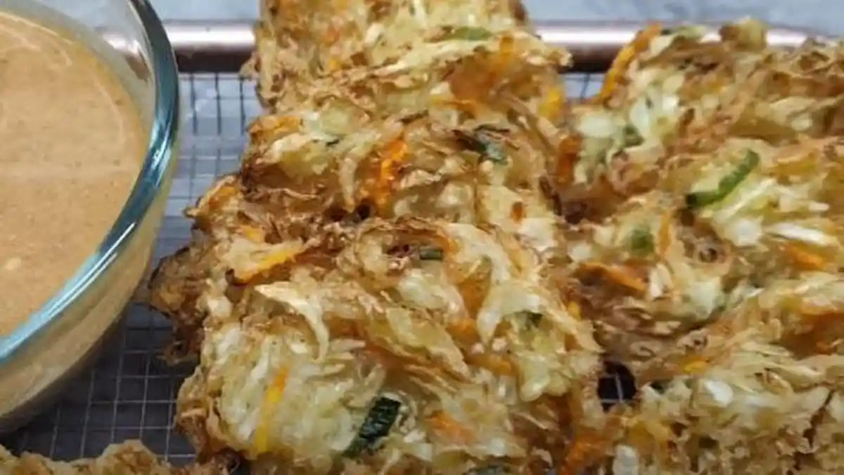 Resep Bakwan Sayur, Tiriskan dengan Kertas Minyak