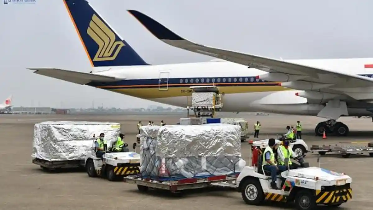 796.800 Vaksin AstraZeneca Bantuan Pemerintah Italia Tiba di Tanah Air