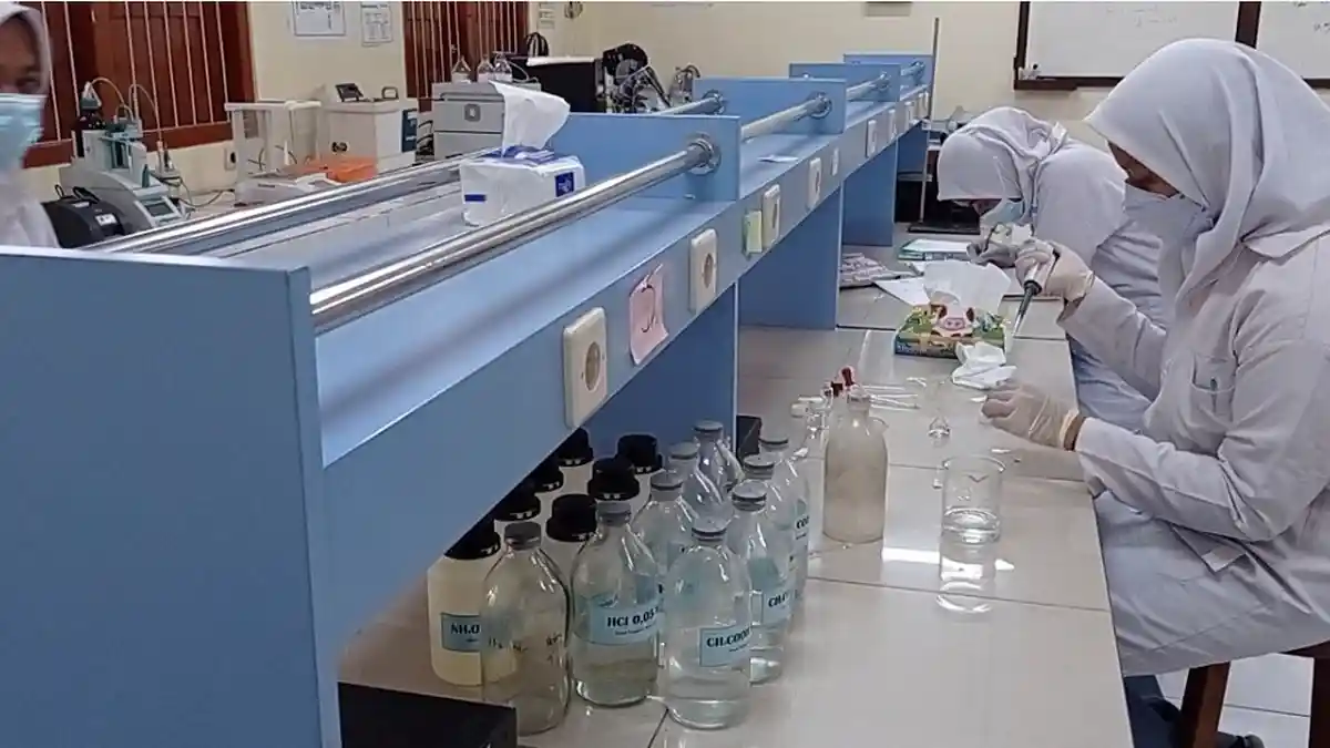 Seluruh Siswa dan Guru SMK SMTI yang Ikut Praktikum Tatap Muka Wajib Rapid Test Antigen