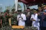Masyarakat Mesuji Serahkan Senjata Api Ilegal kepada Aparat TNI