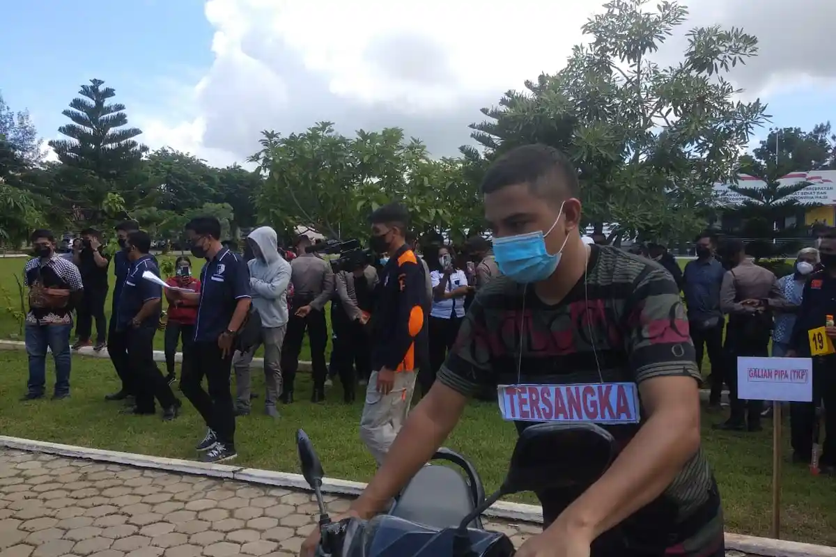 Randi Pinjam Linggis Milik Petugas Kebersihan BPK RI Gali Kuburan di Pankase