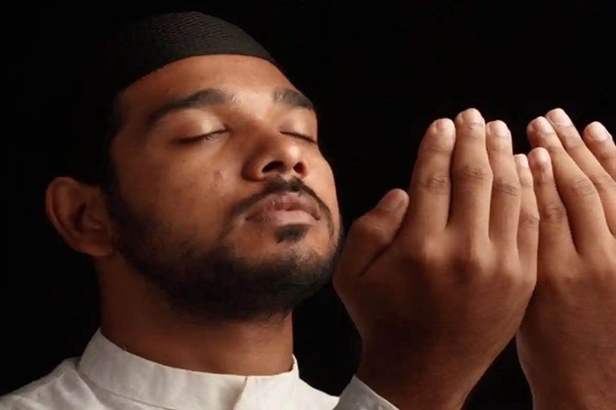 Begini Bacaan Doa Sebelum & Sesudah Makan Lengkap 12 Adab Saat Makan, Tak Meniup Makanan dan Minuman