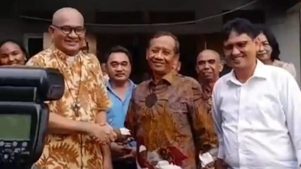 Menko Polhukam Mahfud MD ke Batam Temui Romo Paschal, Kediaman Dijaga Ketat