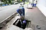 Keruk Lumpur di Saluran Air