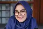 video-tutorial-hijab-tren-2019-ala-ria-ricis-menggunakan-jilbab-segiempat.jpg