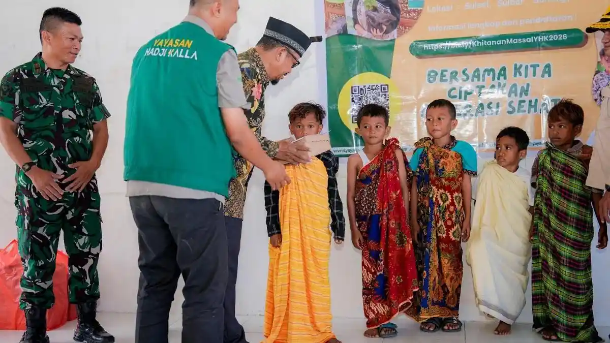 LAZ Hadji Kalla Sunat 188 Anak Duafa di Buton Tengah - Tribun-timur.com