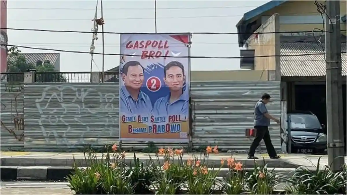 Tarik Dukungan Anak Muda, Baliho ‘Gaspoll Bro!’ Prabowo-Gibran Viral di Jabar